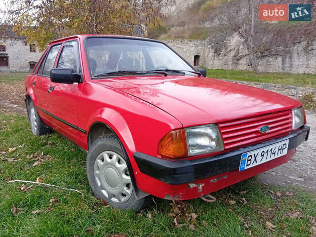 Красный Форд Эскорт, объемом двигателя 1.6 л и пробегом 350 тыс. км за 900 $, фото 1 на Automoto.ua