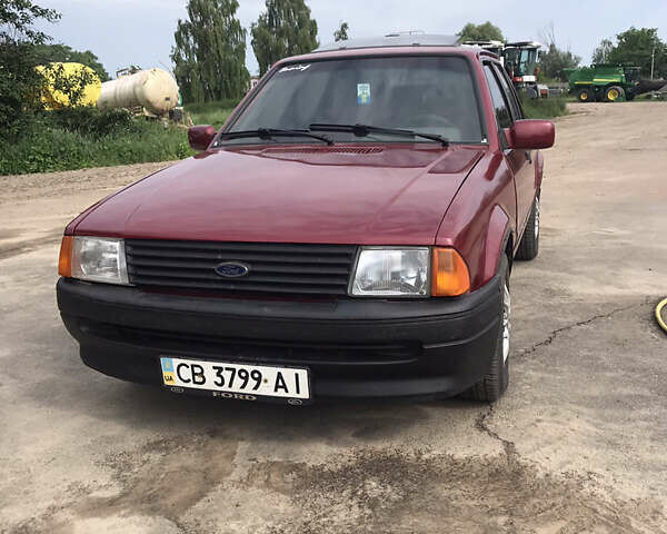 Красный Форд Эскорт, объемом двигателя 1.3 л и пробегом 180 тыс. км за 1500 $, фото 1 на Automoto.ua
