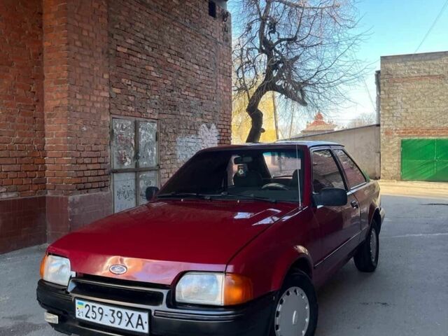 Красный Форд Эскорт, объемом двигателя 1.4 л и пробегом 97 тыс. км за 750 $, фото 1 на Automoto.ua