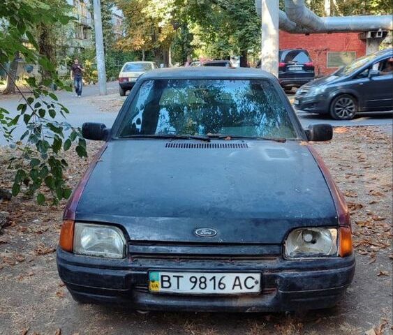 Красный Форд Эскорт, объемом двигателя 1.4 л и пробегом 3 тыс. км за 316 $, фото 1 на Automoto.ua