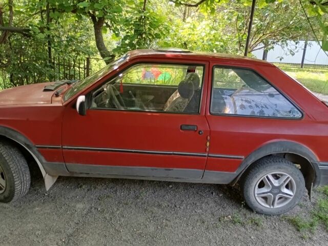 Красный Форд Эскорт, объемом двигателя 1.4 л и пробегом 7 тыс. км за 800 $, фото 1 на Automoto.ua