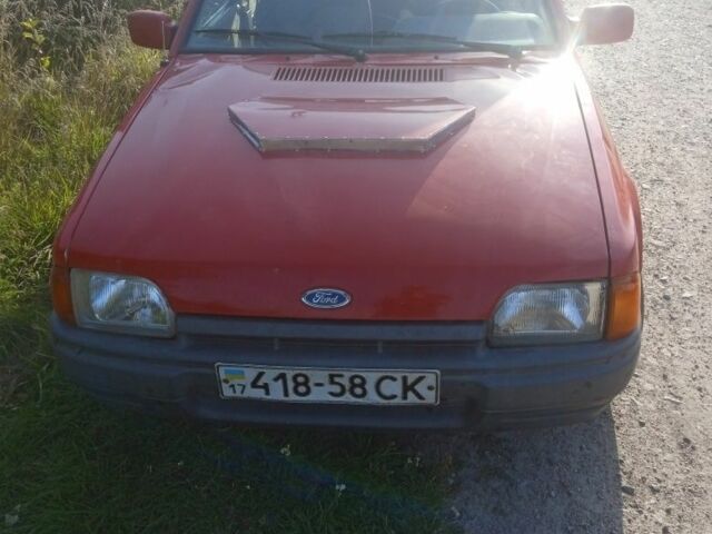 Красный Форд Эскорт, объемом двигателя 1.3 л и пробегом 300 тыс. км за 1000 $, фото 1 на Automoto.ua