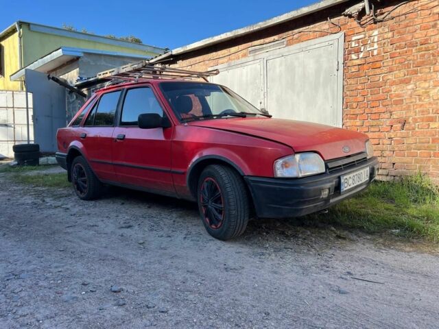 Красный Форд Эскорт, объемом двигателя 1.6 л и пробегом 250 тыс. км за 950 $, фото 1 на Automoto.ua