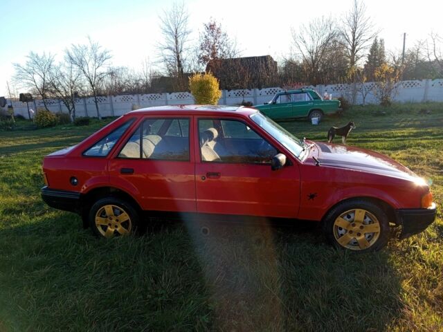 Червоний Форд Ескорт, об'ємом двигуна 1.4 л та пробігом 333 тис. км за 700 $, фото 1 на Automoto.ua