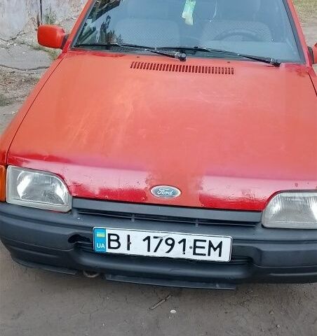 Красный Форд Эскорт, объемом двигателя 1 л и пробегом 75 тыс. км за 650 $, фото 1 на Automoto.ua