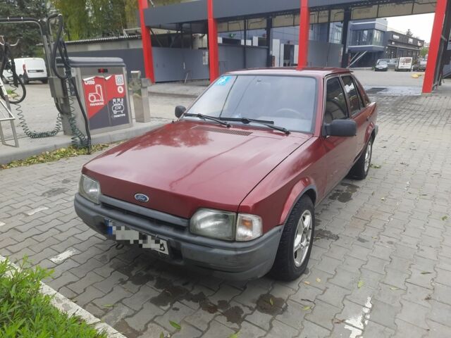 Красный Форд Эскорт, объемом двигателя 0 л и пробегом 36 тыс. км за 1000 $, фото 1 на Automoto.ua