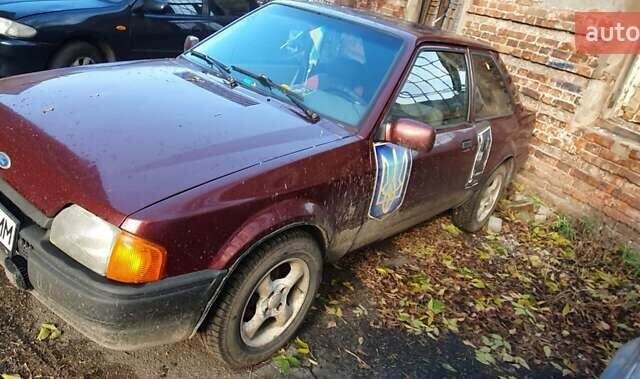 Червоний Форд Ескорт, об'ємом двигуна 1.4 л та пробігом 140 тис. км за 1155 $, фото 1 на Automoto.ua
