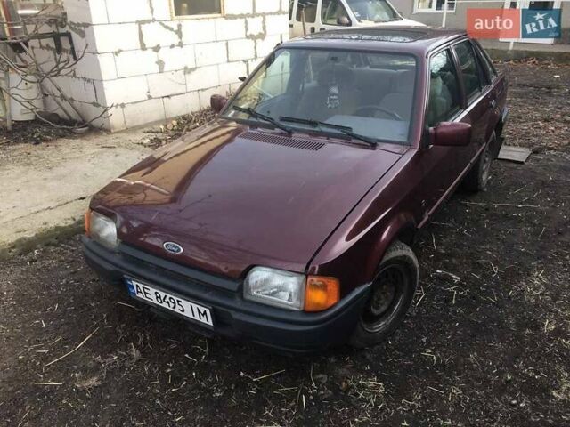 Красный Форд Эскорт, объемом двигателя 1.4 л и пробегом 150 тыс. км за 911 $, фото 1 на Automoto.ua