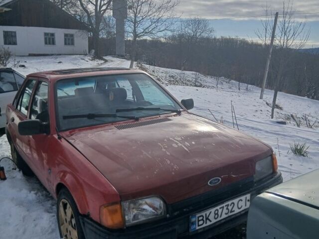 Красный Форд Эскорт, объемом двигателя 1.4 л и пробегом 777 тыс. км за 650 $, фото 1 на Automoto.ua
