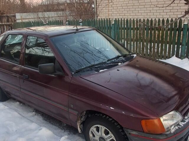Красный Форд Эскорт, объемом двигателя 1.6 л и пробегом 97 тыс. км за 1036 $, фото 1 на Automoto.ua