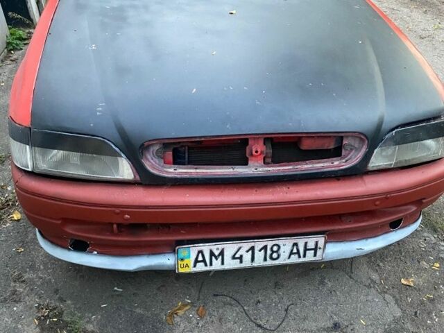 Красный Форд Эскорт, объемом двигателя 1 л и пробегом 100 тыс. км за 1500 $, фото 1 на Automoto.ua