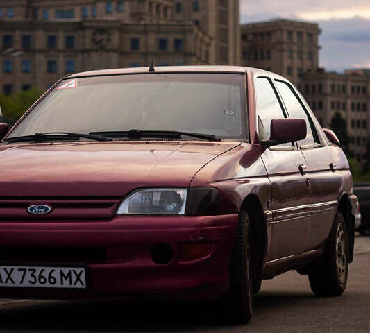 Красный Форд Эскорт, объемом двигателя 1.39 л и пробегом 582 тыс. км за 1500 $, фото 1 на Automoto.ua