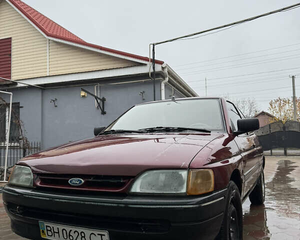 Красный Форд Эскорт, объемом двигателя 1.8 л и пробегом 55 тыс. км за 1500 $, фото 1 на Automoto.ua