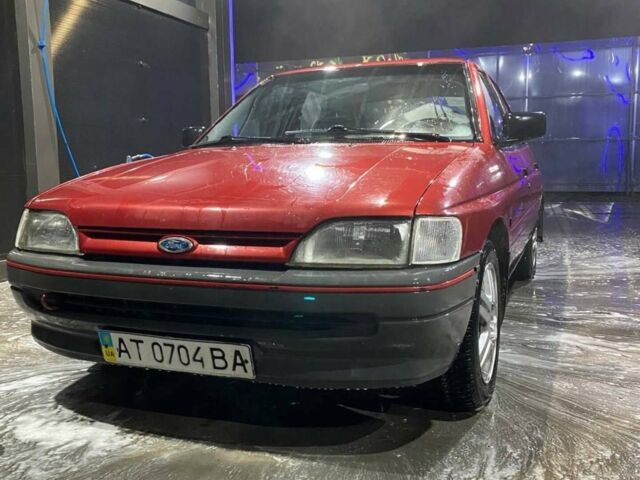 Красный Форд Эскорт, объемом двигателя 1.6 л и пробегом 64 тыс. км за 750 $, фото 1 на Automoto.ua