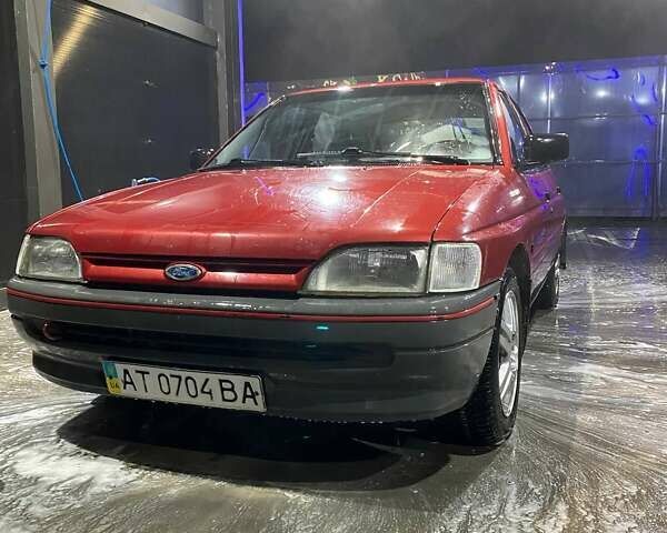 Красный Форд Эскорт, объемом двигателя 1.6 л и пробегом 64 тыс. км за 1250 $, фото 1 на Automoto.ua