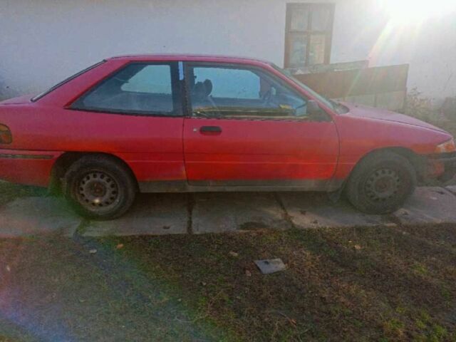 Красный Форд Эскорт, объемом двигателя 2 л и пробегом 61 тыс. км за 700 $, фото 1 на Automoto.ua