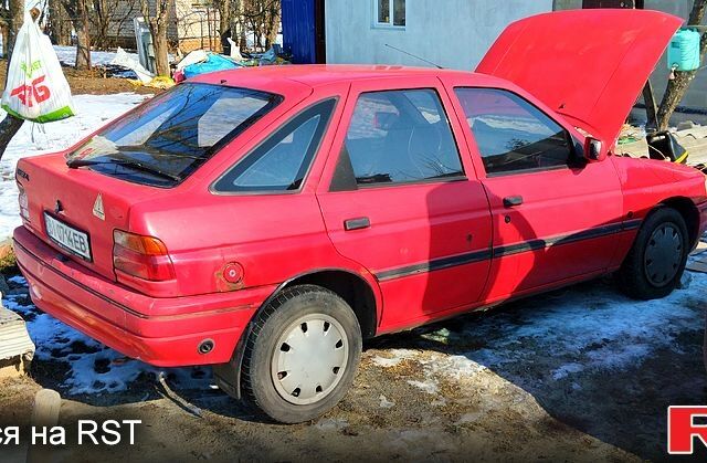 Красный Форд Эскорт, объемом двигателя 1.4 л и пробегом 83 тыс. км за 890 $, фото 1 на Automoto.ua