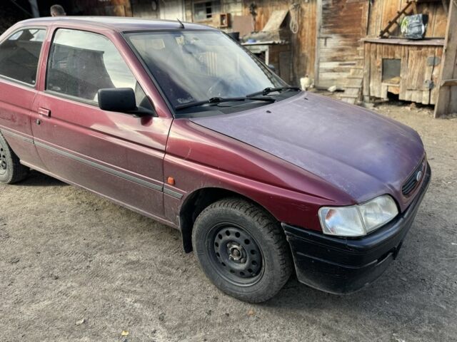 Красный Форд Эскорт, объемом двигателя 1.3 л и пробегом 300 тыс. км за 601 $, фото 1 на Automoto.ua