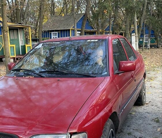 Красный Форд Эскорт, объемом двигателя 1.6 л и пробегом 165 тыс. км за 1500 $, фото 1 на Automoto.ua