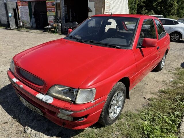 Красный Форд Эскорт, объемом двигателя 1.3 л и пробегом 100 тыс. км за 550 $, фото 1 на Automoto.ua