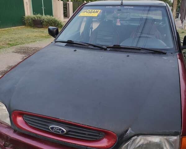 Красный Форд Эскорт, объемом двигателя 1.6 л и пробегом 581 тыс. км за 1000 $, фото 1 на Automoto.ua