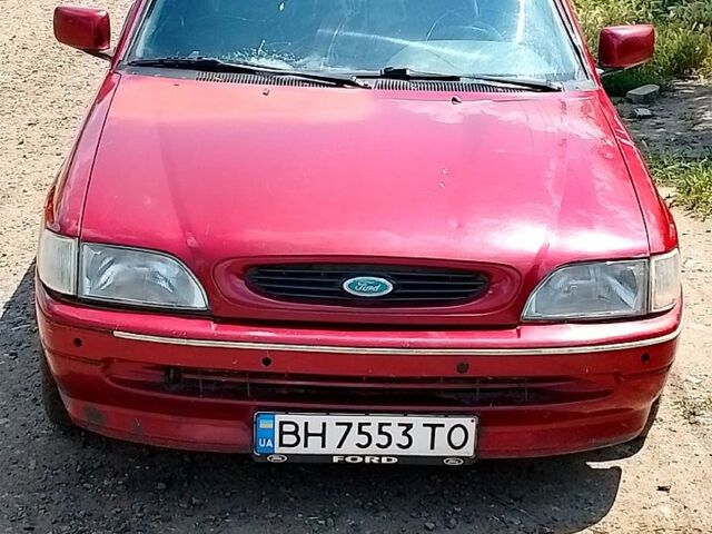 Красный Форд Эскорт, объемом двигателя 1.4 л и пробегом 300 тыс. км за 850 $, фото 1 на Automoto.ua