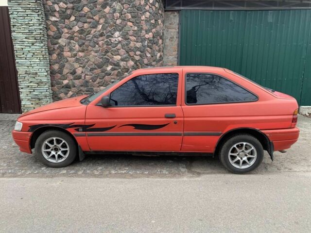 Червоний Форд Ескорт, об'ємом двигуна 1.6 л та пробігом 155 тис. км за 1150 $, фото 1 на Automoto.ua