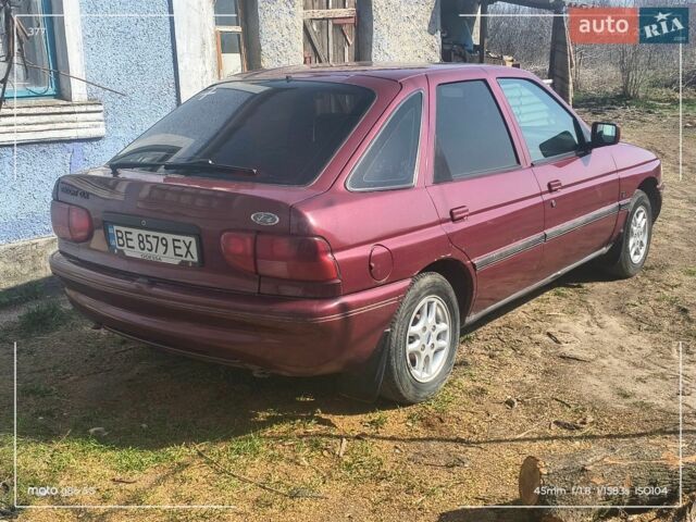 Червоний Форд Ескорт, об'ємом двигуна 1.4 л та пробігом 200 тис. км за 1100 $, фото 1 на Automoto.ua