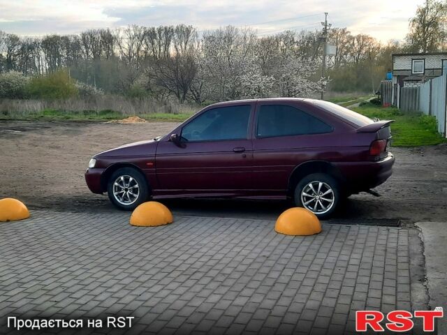 Красный Форд Эскорт, объемом двигателя 1.4 л и пробегом 0 тыс. км за 1900 $, фото 1 на Automoto.ua
