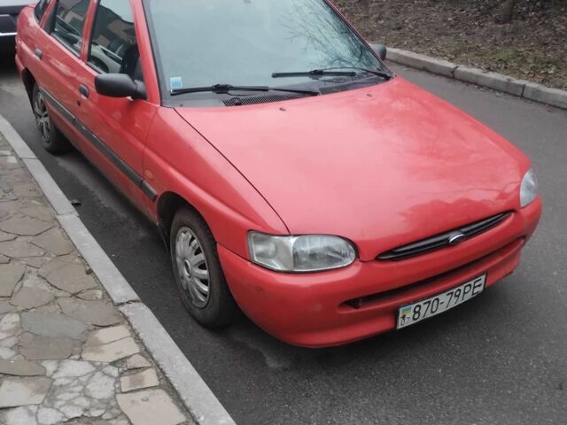 Красный Форд Эскорт, объемом двигателя 1.3 л и пробегом 80 тыс. км за 782 $, фото 1 на Automoto.ua