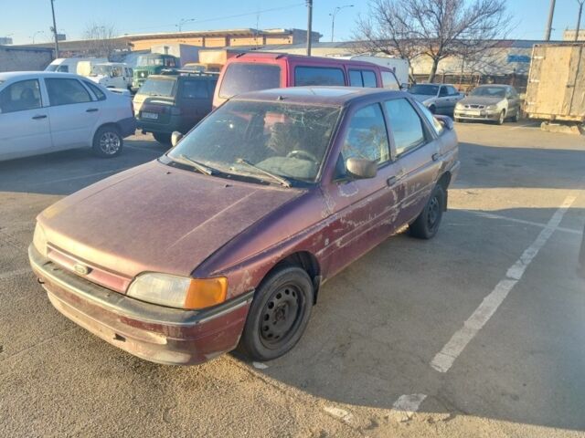 Красный Форд Эскорт, объемом двигателя 0 л и пробегом 245 тыс. км за 322 $, фото 1 на Automoto.ua