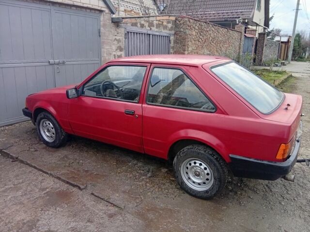 Червоний Форд Ескорт, об'ємом двигуна 0 л та пробігом 200 тис. км за 593 $, фото 1 на Automoto.ua