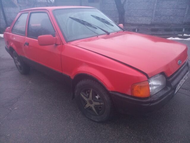 Червоний Форд Ескорт, об'ємом двигуна 1.4 л та пробігом 98 тис. км за 698 $, фото 1 на Automoto.ua