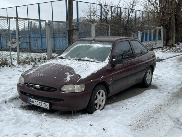 Красный Форд Эскорт, объемом двигателя 1.3 л и пробегом 222 тыс. км за 800 $, фото 1 на Automoto.ua