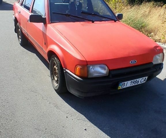Красный Форд Эскорт, объемом двигателя 1.4 л и пробегом 100 тыс. км за 1400 $, фото 1 на Automoto.ua