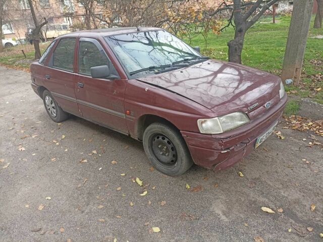 Красный Форд Эскорт, объемом двигателя 0 л и пробегом 300 тыс. км за 390 $, фото 1 на Automoto.ua