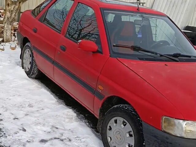 Красный Форд Эскорт, объемом двигателя 1.3 л и пробегом 210 тыс. км за 1299 $, фото 1 на Automoto.ua
