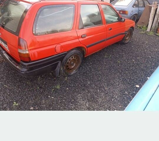 Красный Форд Эскорт, объемом двигателя 0 л и пробегом 40 тыс. км за 500 $, фото 1 на Automoto.ua