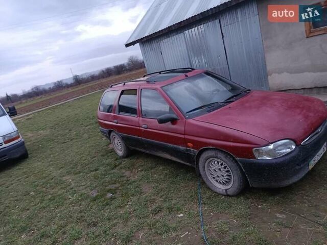 Красный Форд Эскорт, объемом двигателя 1.4 л и пробегом 300 тыс. км за 499 $, фото 1 на Automoto.ua