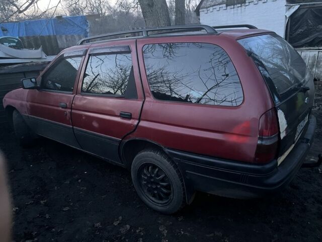 Красный Форд Эскорт, объемом двигателя 1.6 л и пробегом 400 тыс. км за 600 $, фото 1 на Automoto.ua