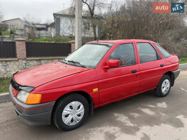 Красный Форд Эскорт, объемом двигателя 1.3 л и пробегом 76 тыс. км за 1000 $, фото 1 на Automoto.ua