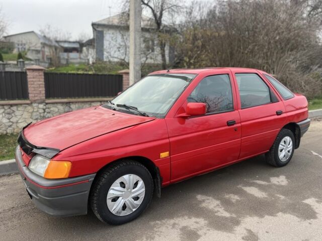 Червоний Форд Ескорт, об'ємом двигуна 1.3 л та пробігом 76 тис. км за 1000 $, фото 1 на Automoto.ua