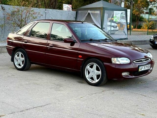 Форд Ескорт, об'ємом двигуна 1.6 л та пробігом 300 тис. км за 1450 $, фото 1 на Automoto.ua