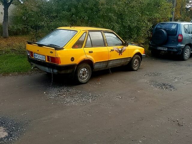 Желтый Форд Эскорт, объемом двигателя 1.3 л и пробегом 0 тыс. км за 150 $, фото 1 на Automoto.ua