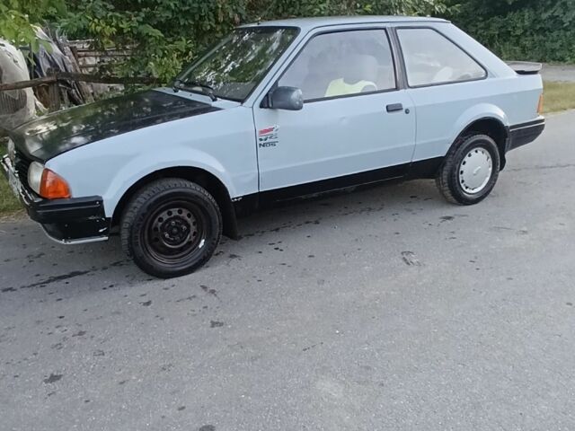 Серый Форд Эскорт, объемом двигателя 1.3 л и пробегом 349 тыс. км за 20000 $, фото 1 на Automoto.ua