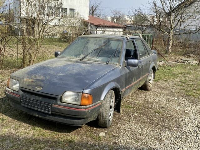 Серый Форд Эскорт, объемом двигателя 1.6 л и пробегом 100 тыс. км за 700 $, фото 1 на Automoto.ua