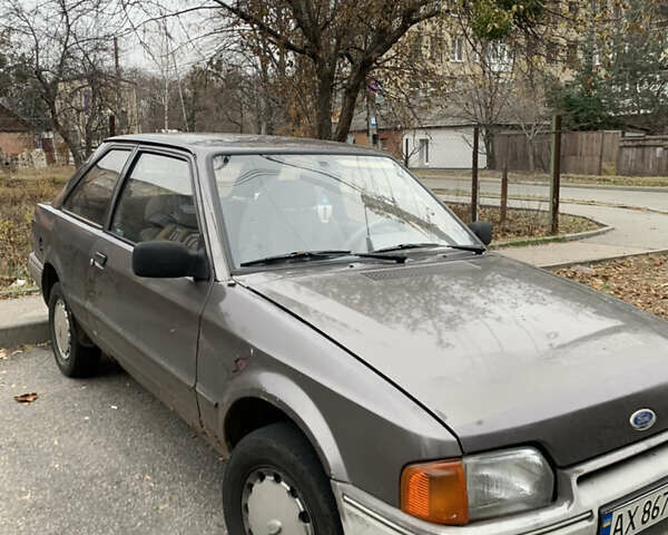 Серый Форд Эскорт, объемом двигателя 1.3 л и пробегом 200 тыс. км за 550 $, фото 1 на Automoto.ua