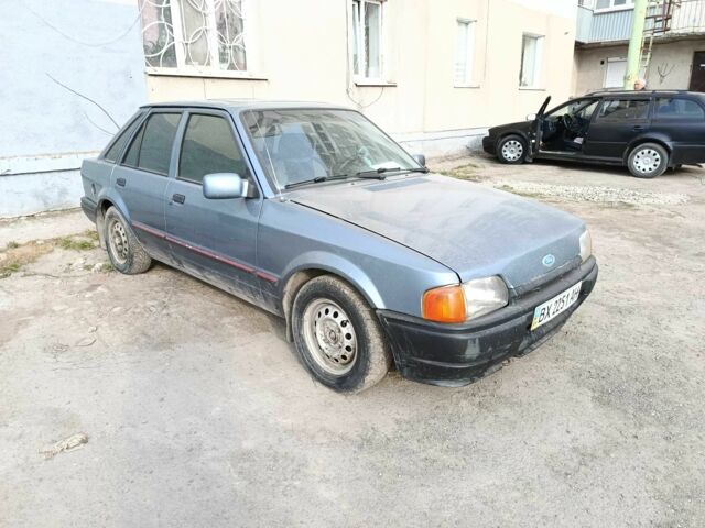 Серый Форд Эскорт, объемом двигателя 1.4 л и пробегом 100 тыс. км за 1000 $, фото 1 на Automoto.ua