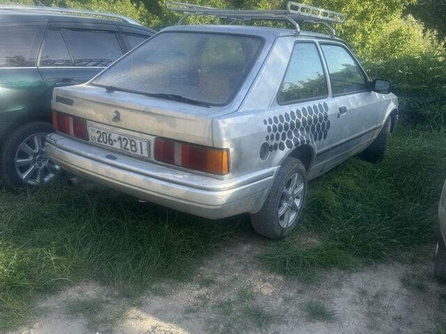 Сірий Форд Ескорт, об'ємом двигуна 1.6 л та пробігом 240 тис. км за 450 $, фото 1 на Automoto.ua