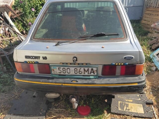 Серый Форд Эскорт, объемом двигателя 0 л и пробегом 456 тыс. км за 478 $, фото 1 на Automoto.ua